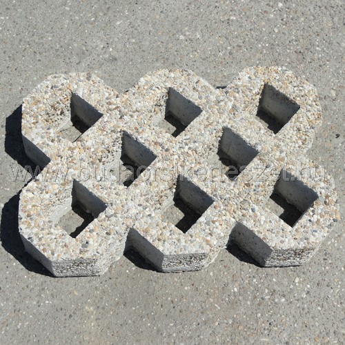 pázsitrácskő gyöngykavicsos